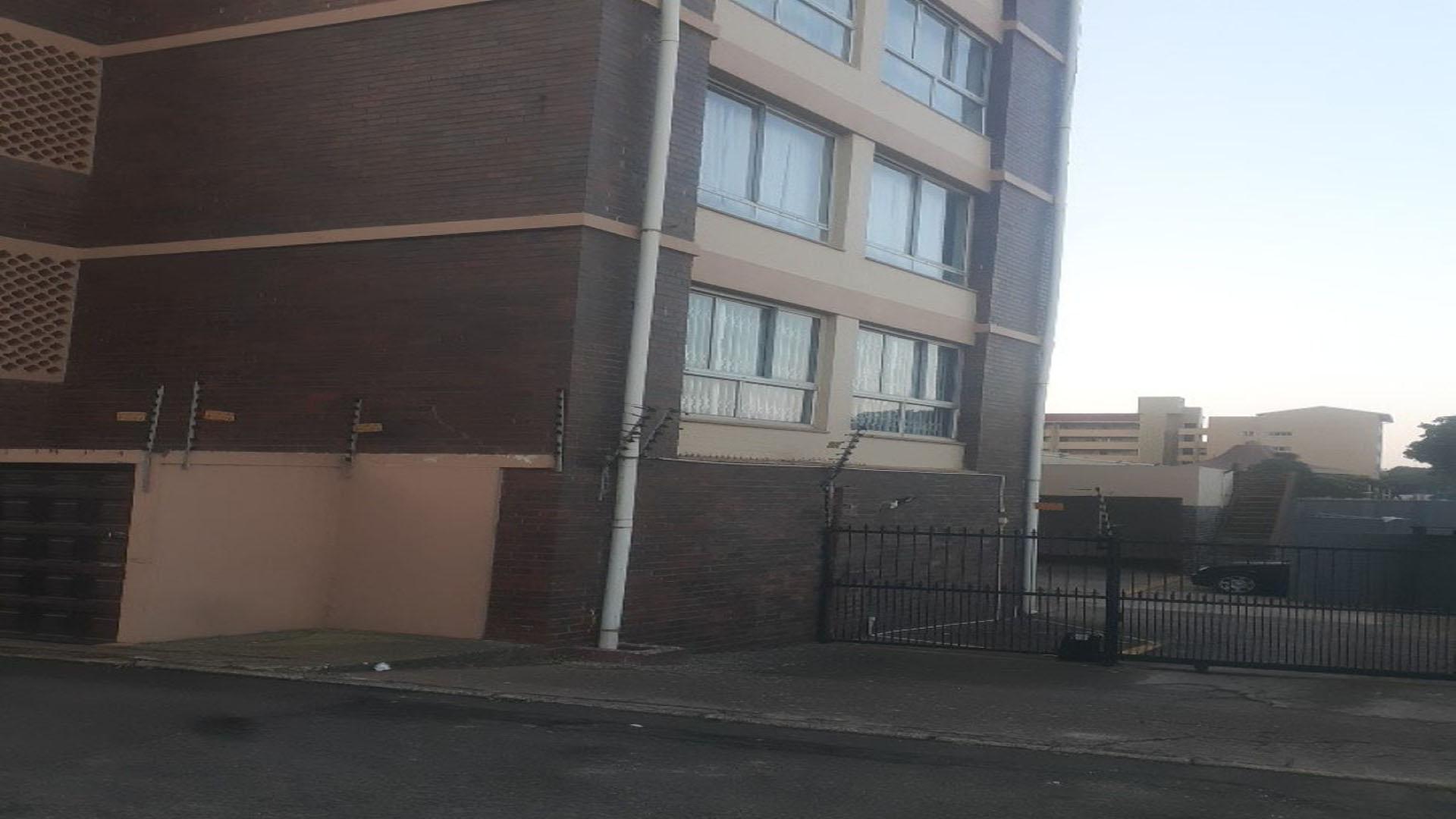 Front View of property in Amanzimtoti 