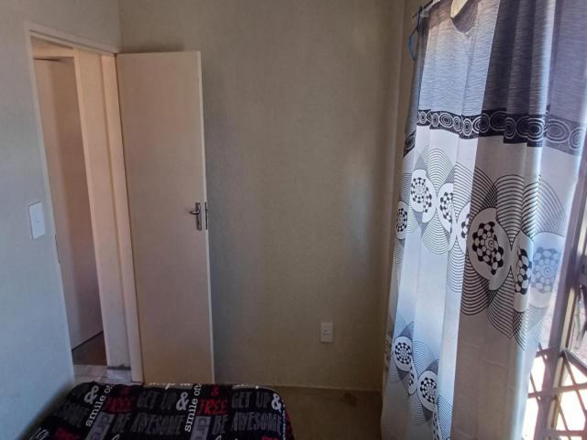 Bed Room 2 of property in Soshanguve East