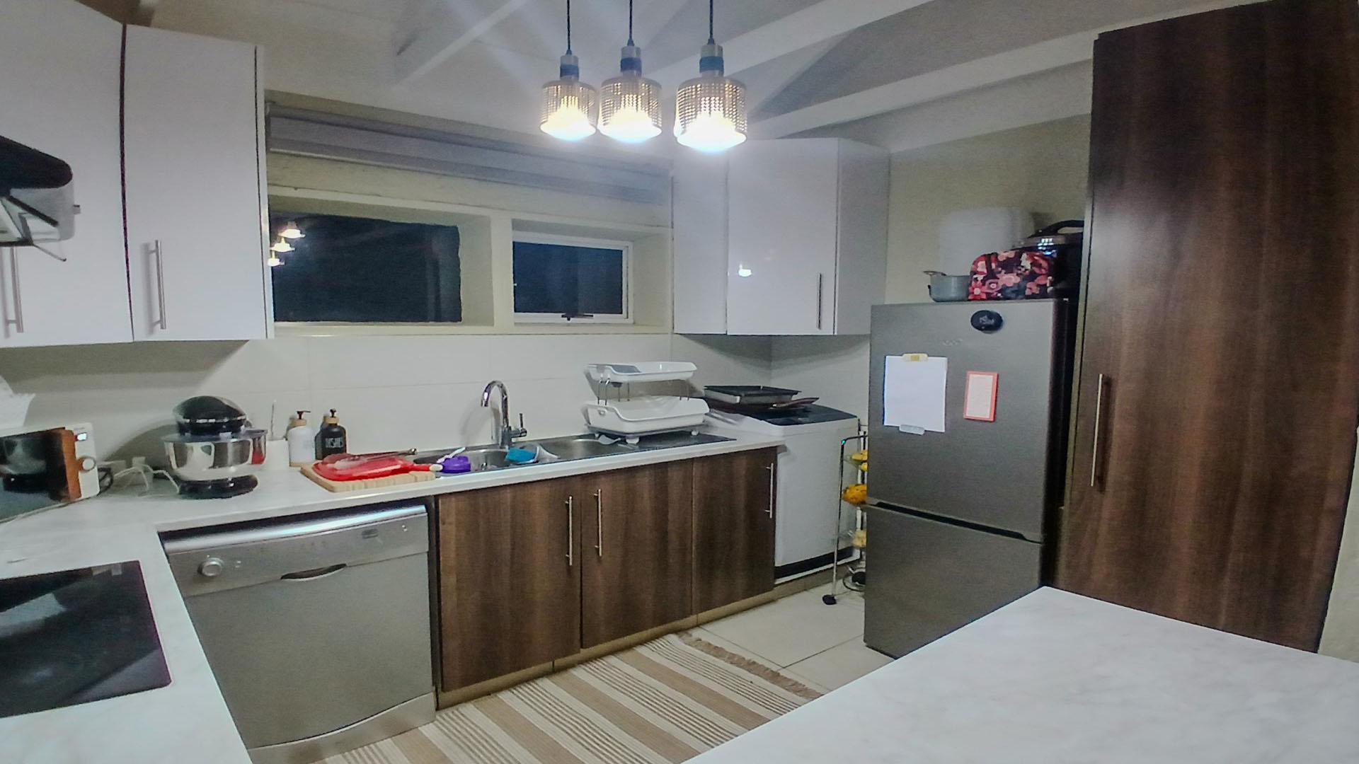Kitchen of property in Winchester Hills