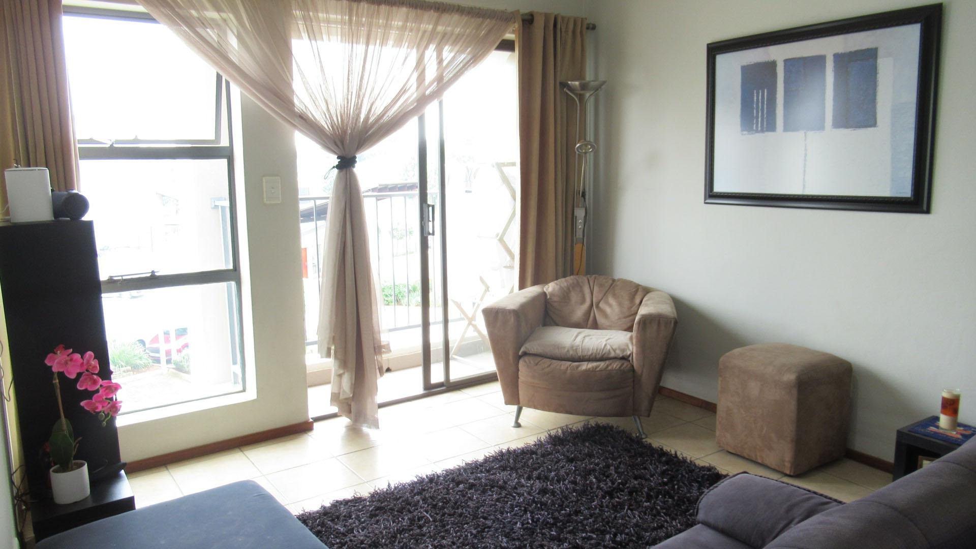 Lounges - 14 square meters of property in Jansen Park