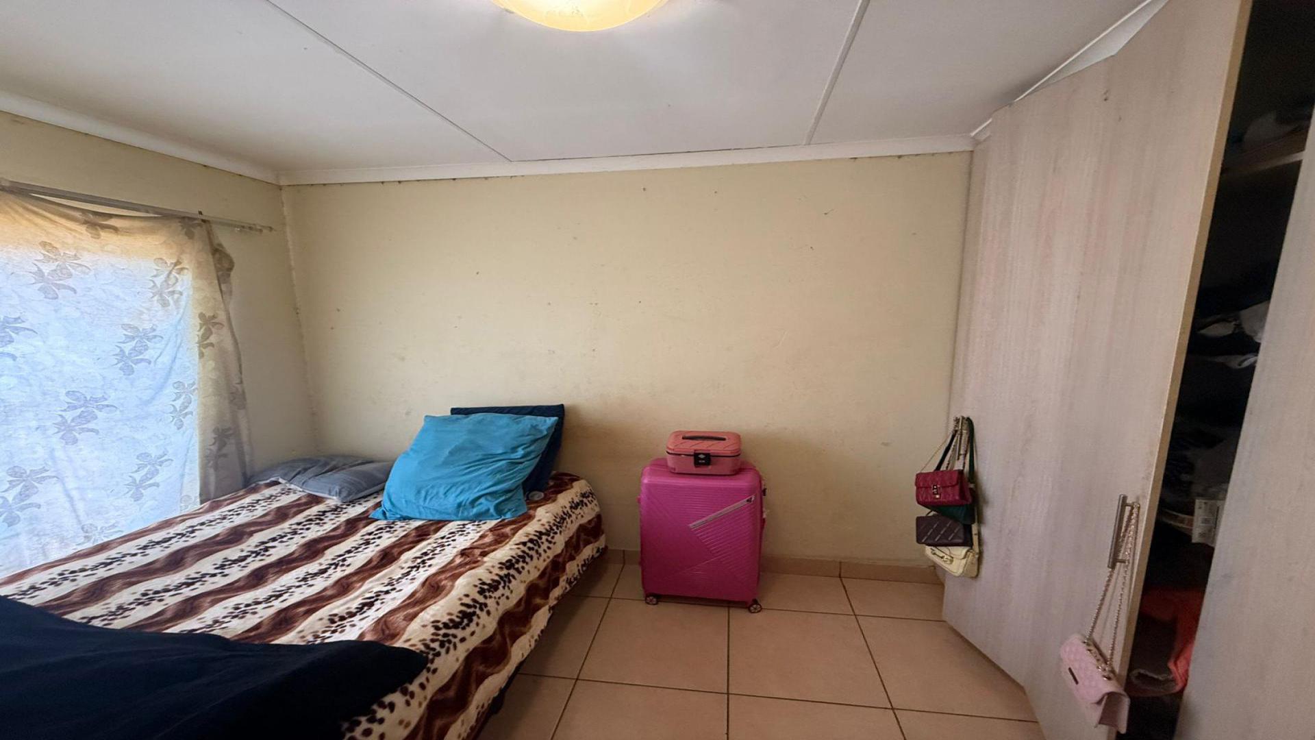 Bed Room 1 of property in Mashishing