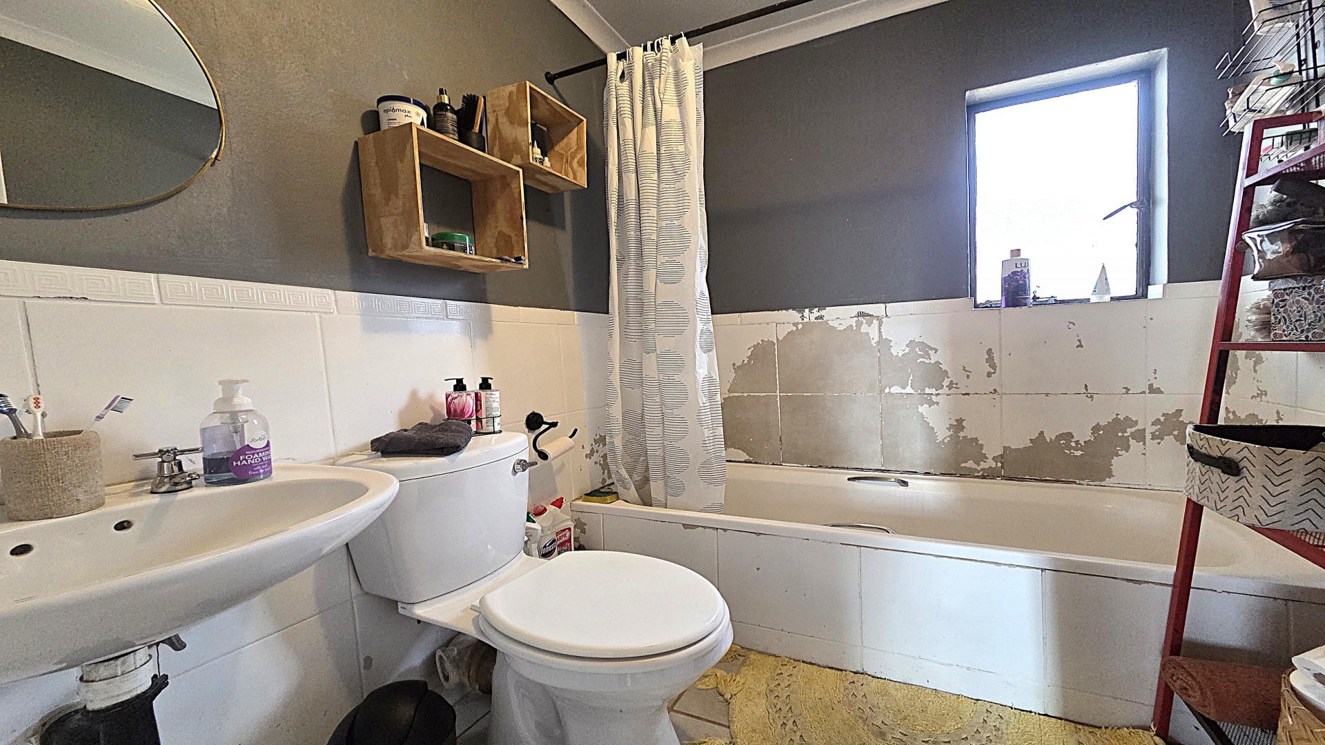 Bathroom 1 - 5 square meters of property in Linden