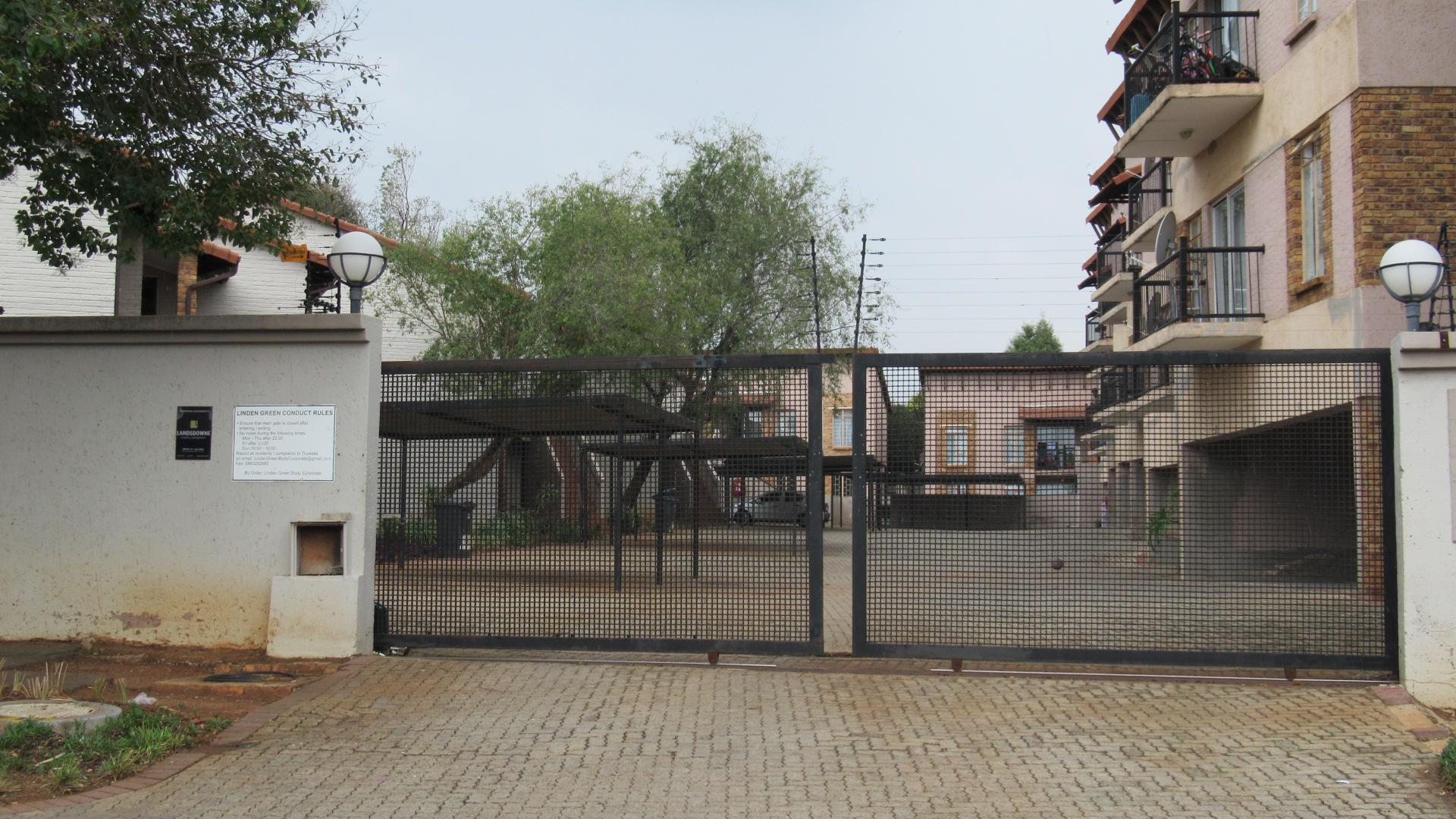 Front View of property in Linden