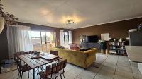 Lounges - 14 square meters of property in Linden