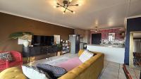 Lounges - 14 square meters of property in Linden