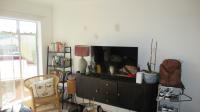 Lounges - 14 square meters of property in Linden