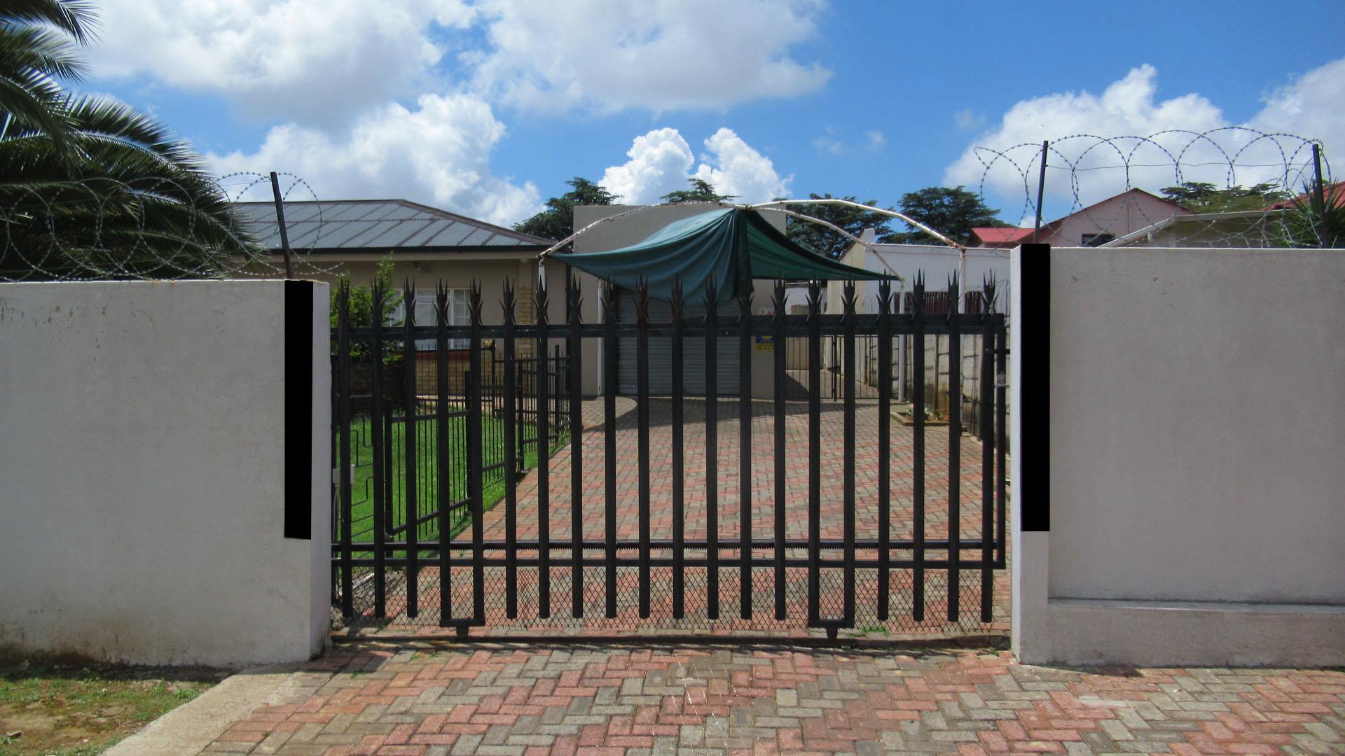 FNB Quick Sell 3 Bedroom House for Sale in Krugersdorp MR5