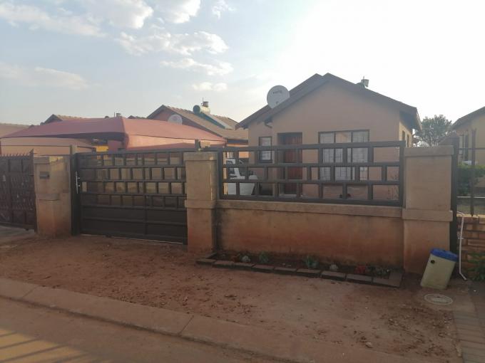2 Bedroom House for Sale For Sale in Soshanguve East - MR544454