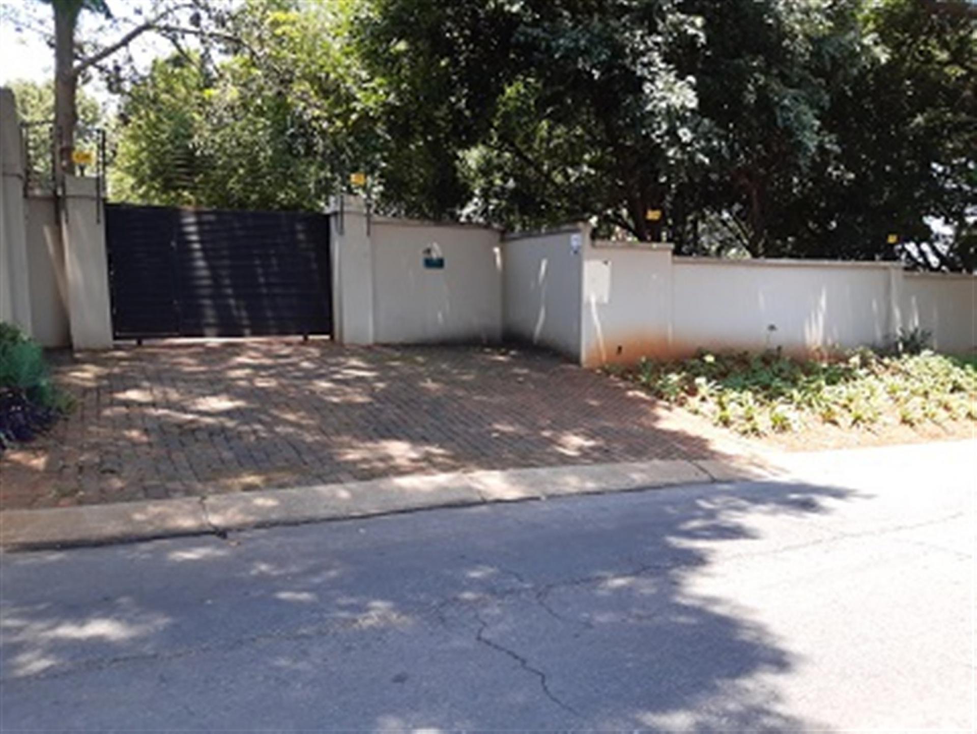 Front View of property in Linden