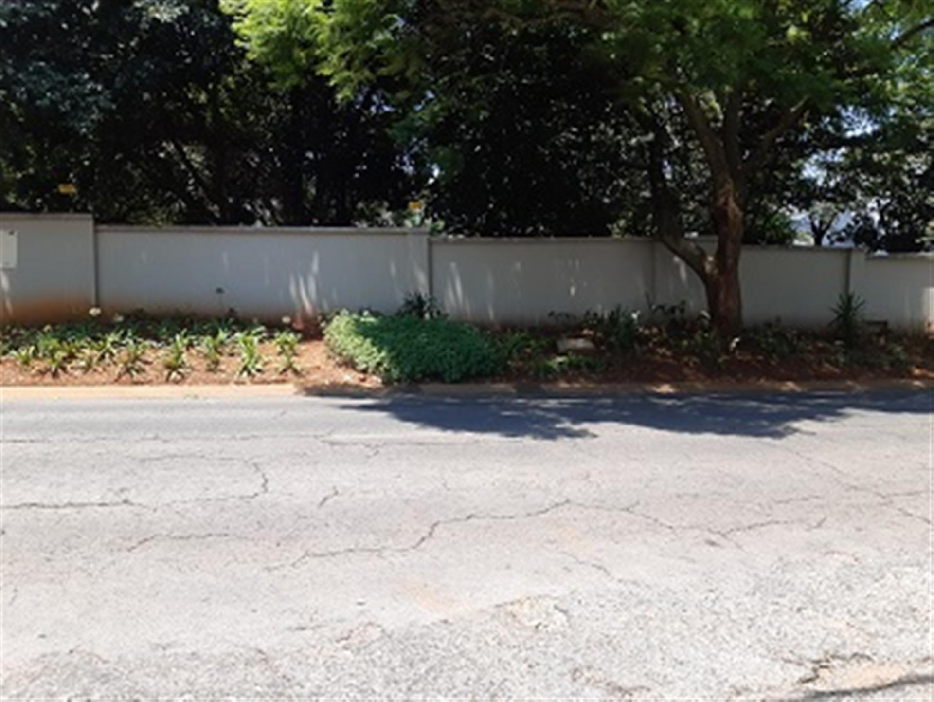 Front View of property in Linden