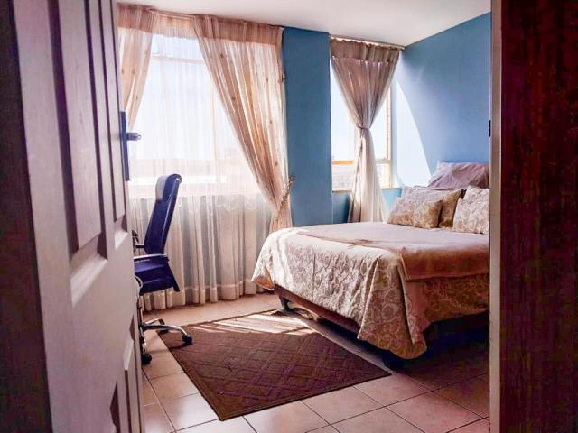 Main Bedroom of property in Sunnyside