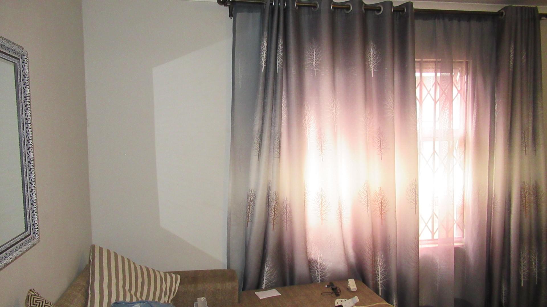 Lounges - 19 square meters of property in Crystal Park