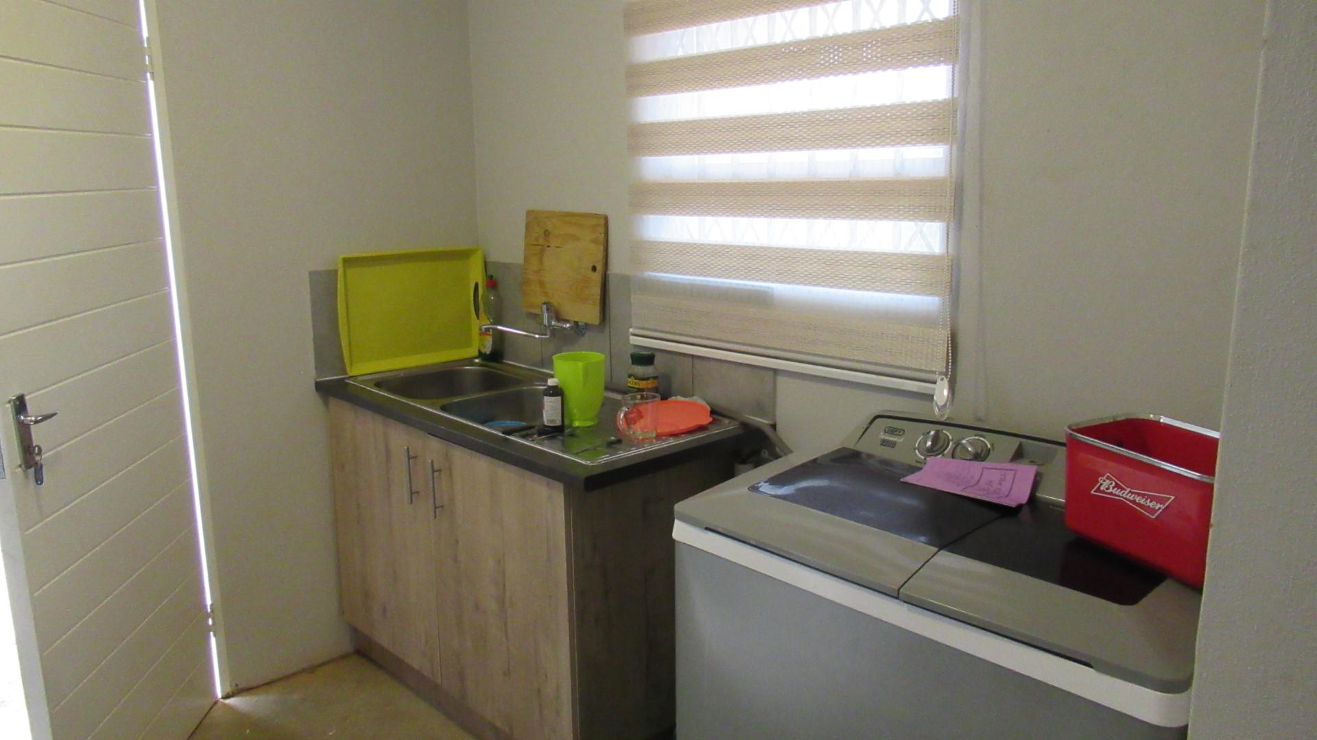 Kitchen - 8 square meters of property in Crystal Park