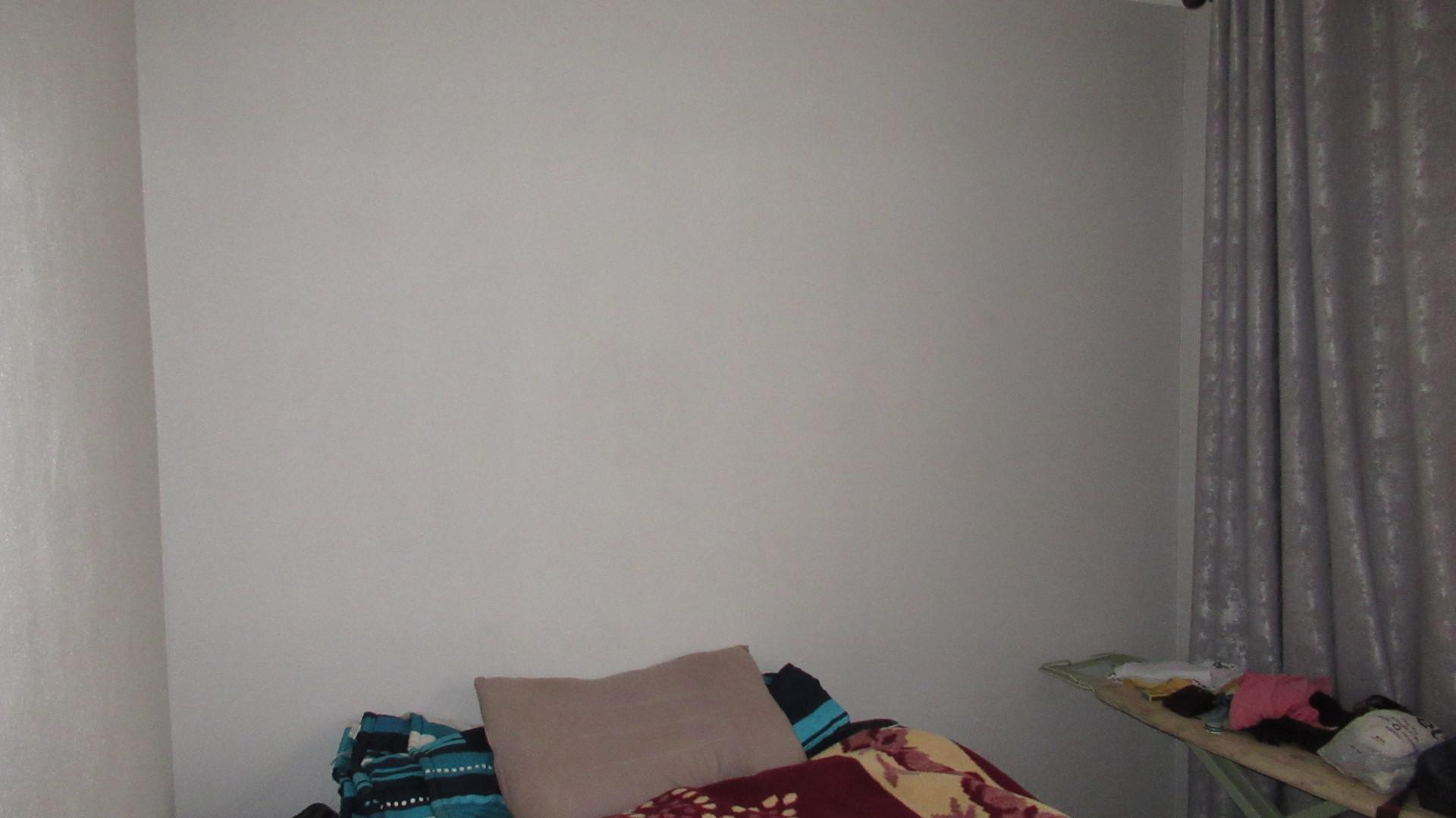 Bed Room 1 - 10 square meters of property in Crystal Park