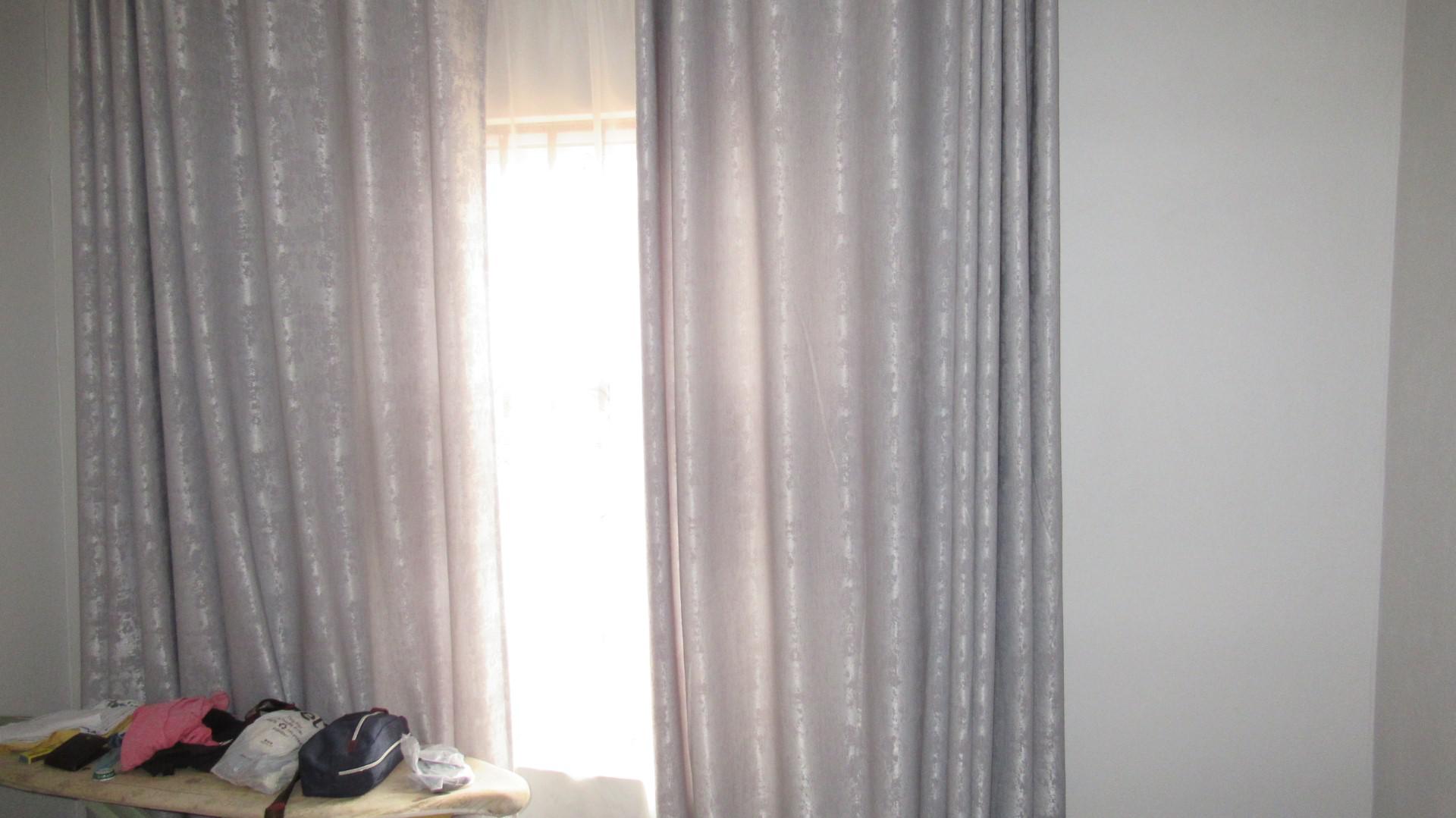 Bed Room 1 - 10 square meters of property in Crystal Park