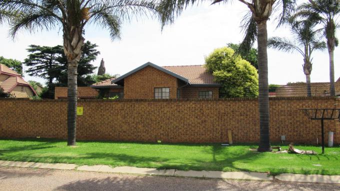 3 Bedroom Sectional Title for Sale For Sale in Glen Marais - Home Sell - MR544558