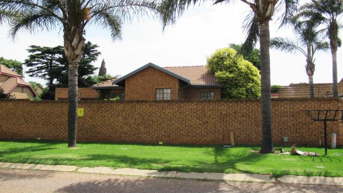 3 Bedroom Sectional Title for Sale For Sale in Glenmarais (Glen Marais) - Home Sell - MR544558