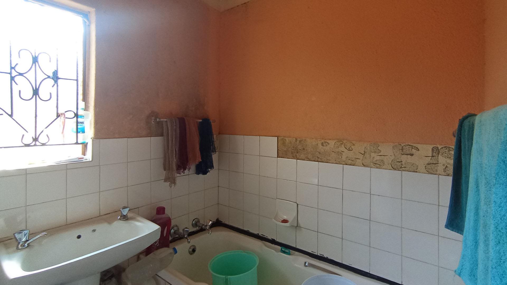 Bathroom 1 - 5 square meters of property in Soshanguve