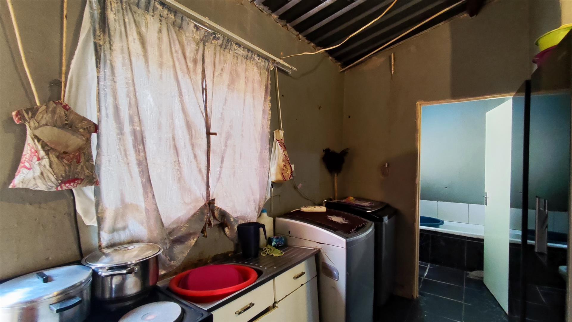 Kitchen - 7 square meters of property in Kwenele