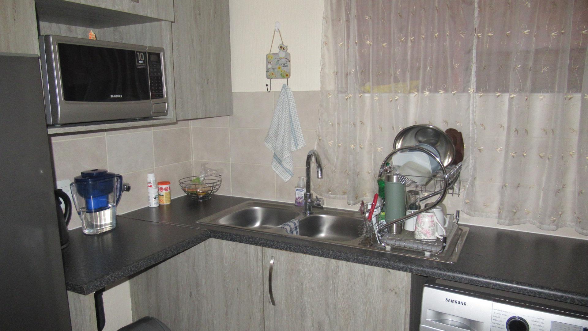 Kitchen - 8 square meters of property in Olivedale