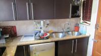 Kitchen - 17 square meters of property in Isandovale