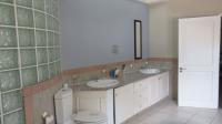 Main Bathroom - 18 square meters of property in Pumula