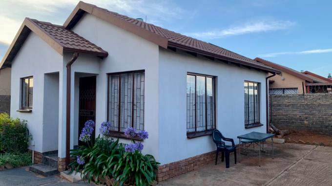 2 Bedroom House for Sale For Sale in Soshanguve - MR544762