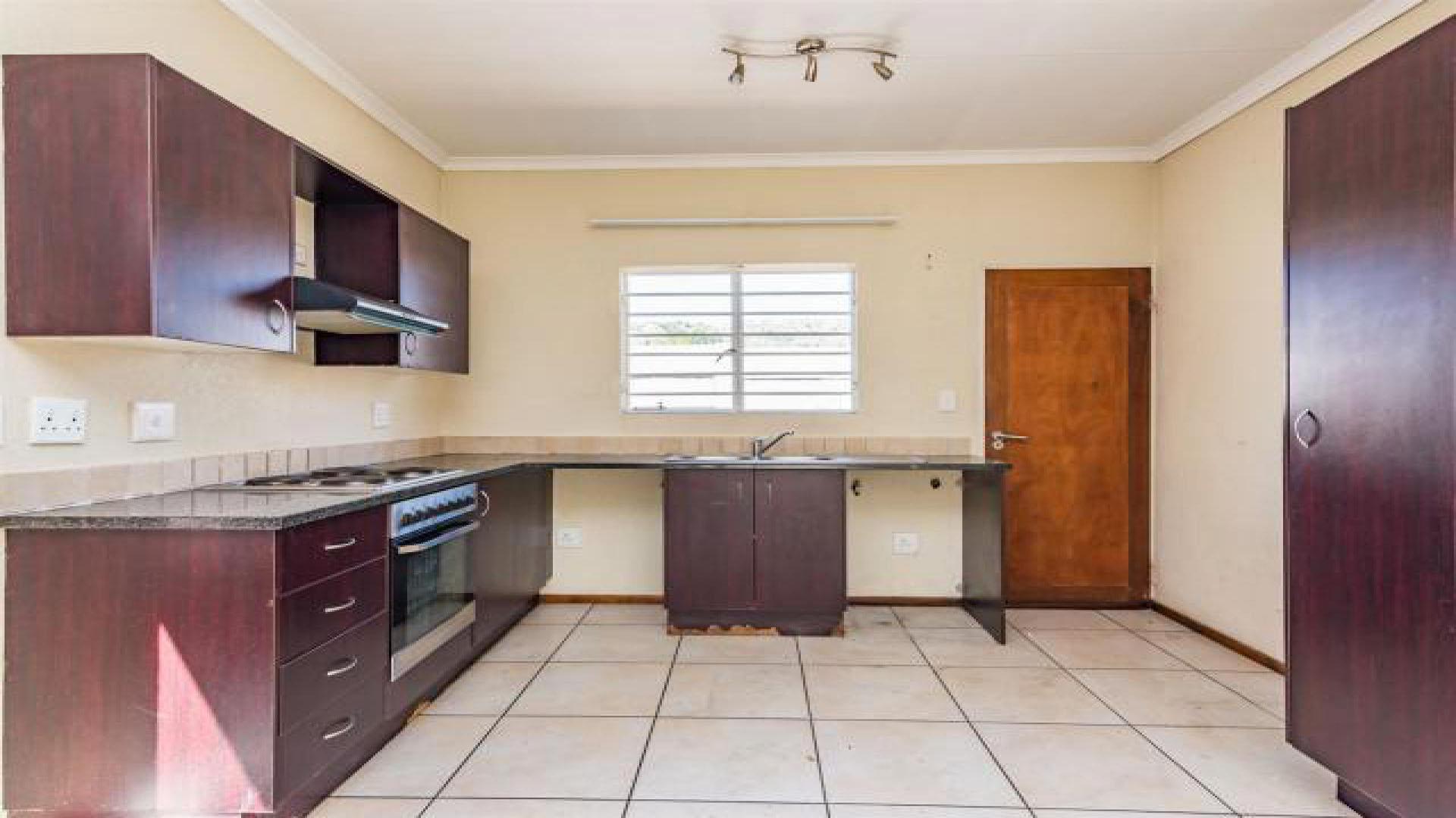 Kitchen of property in Amorosa