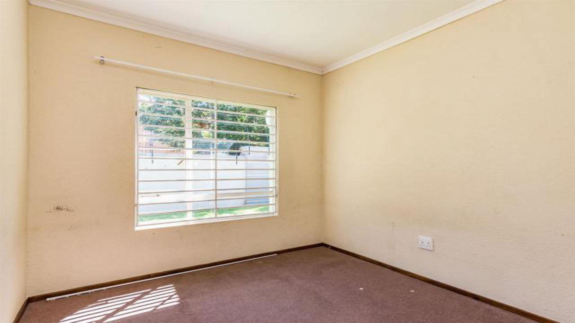 Bed Room 1 of property in Amorosa