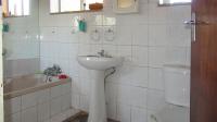 Bathroom 1 - 7 square meters of property in Witpoortjie