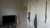 Bed Room 1 - 17 square meters of property in Parow Central
