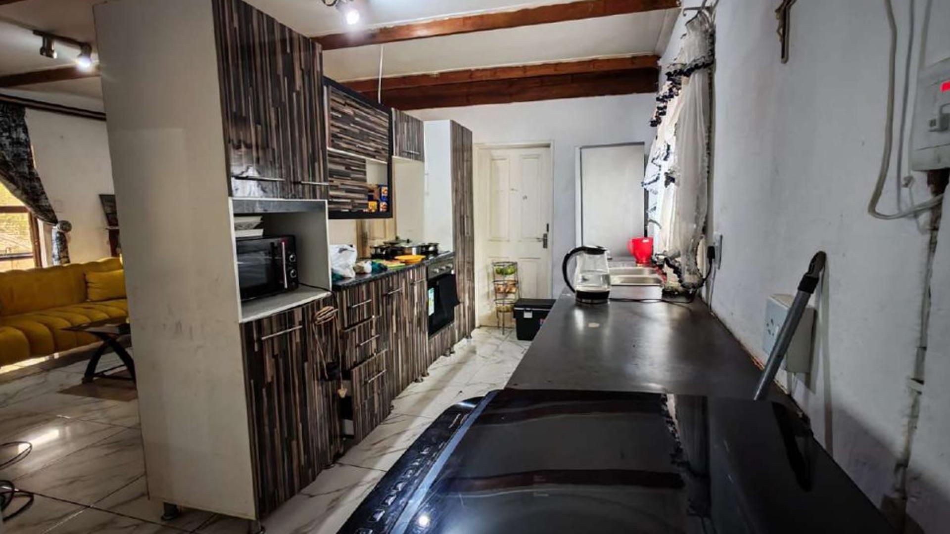 Kitchen of property in Sweetwaters