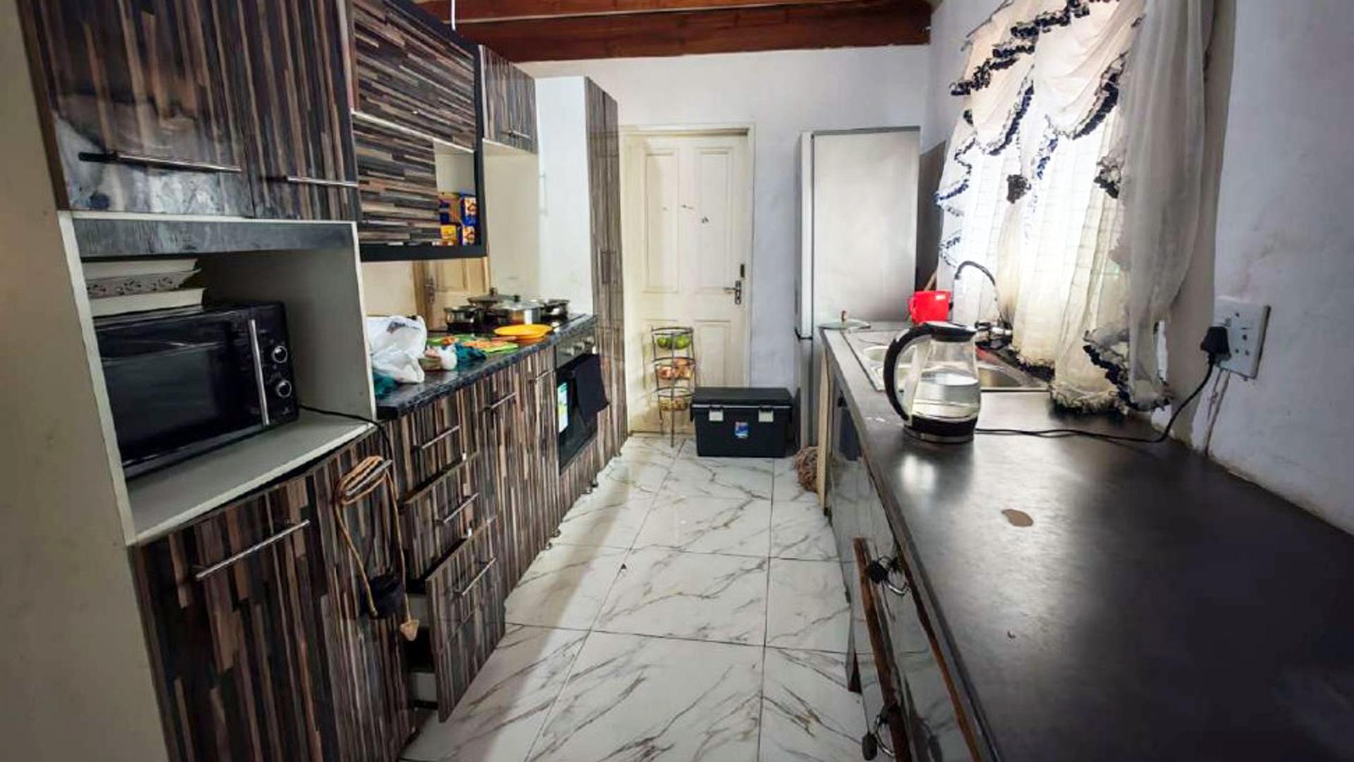 Kitchen of property in Sweetwaters