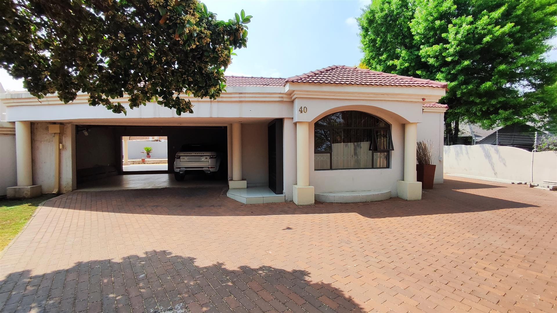 Front View of property in Brackendowns