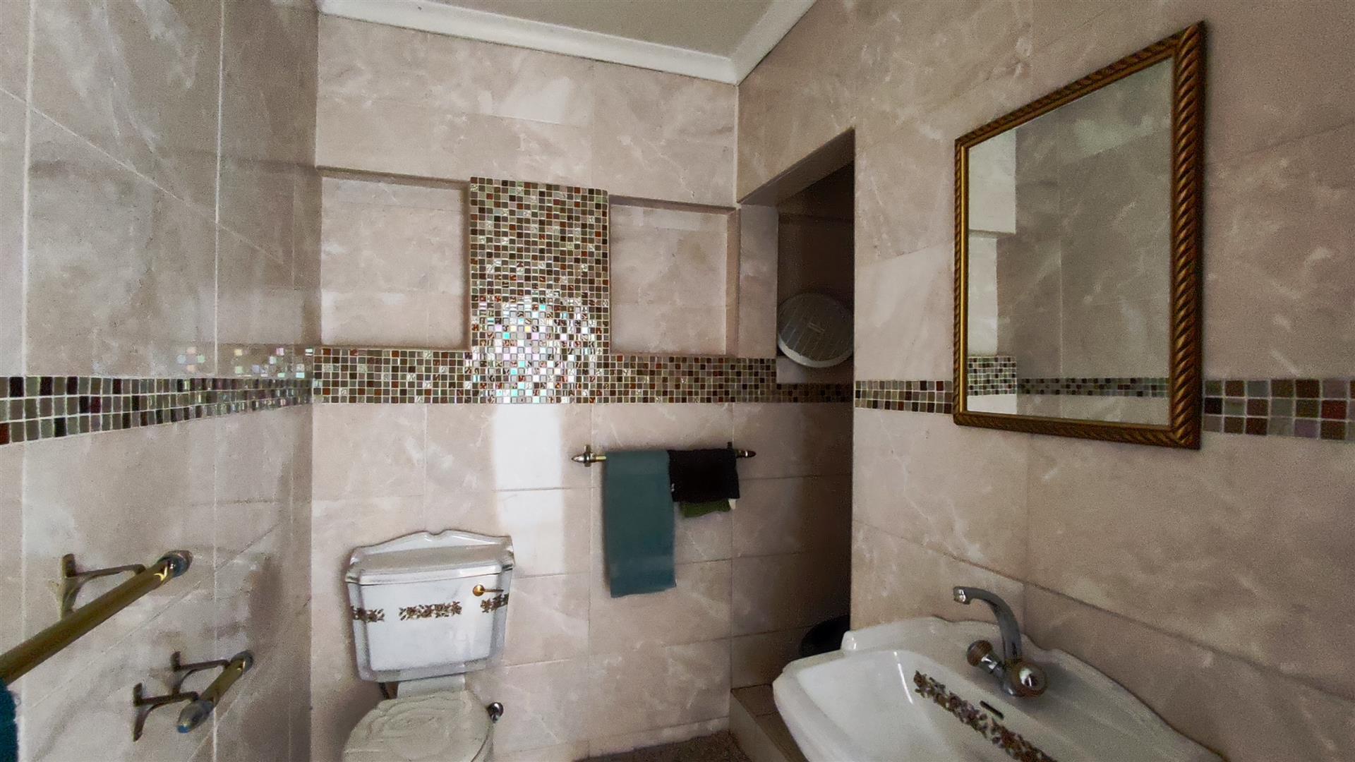 Bathroom 1 - 7 square meters of property in Brackendowns