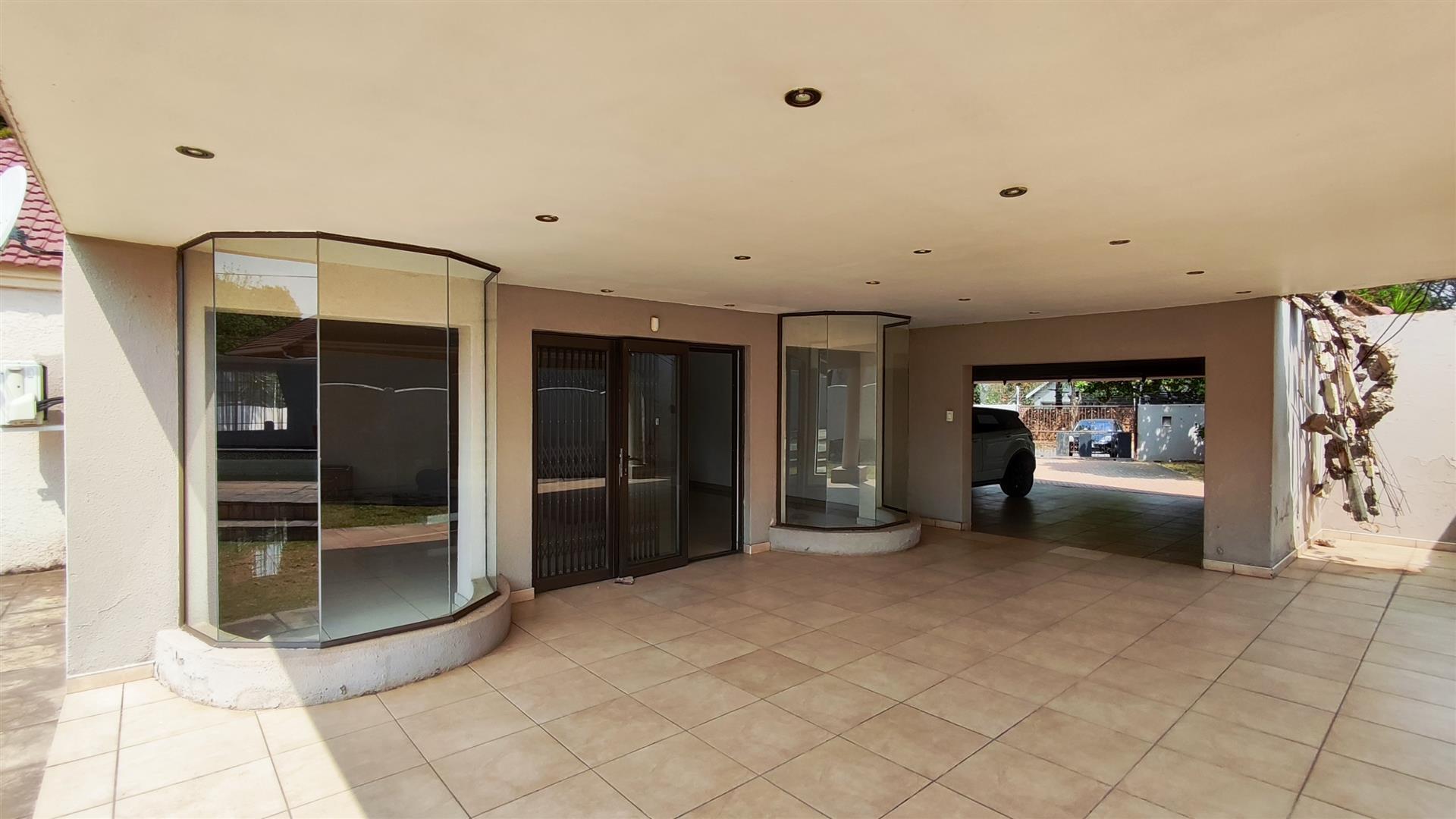 Patio - 52 square meters of property in Brackendowns