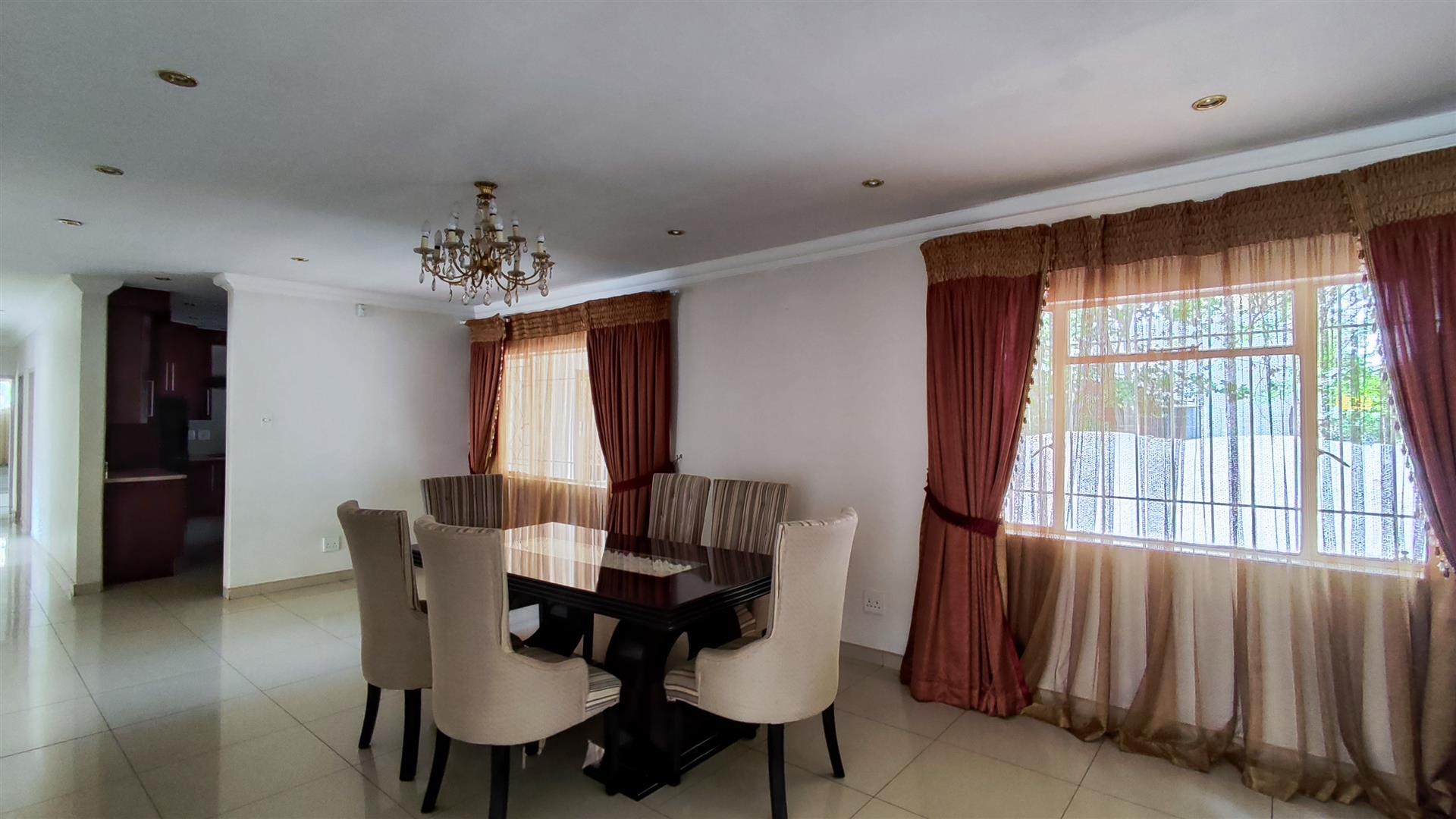 Dining Room - 35 square meters of property in Brackendowns