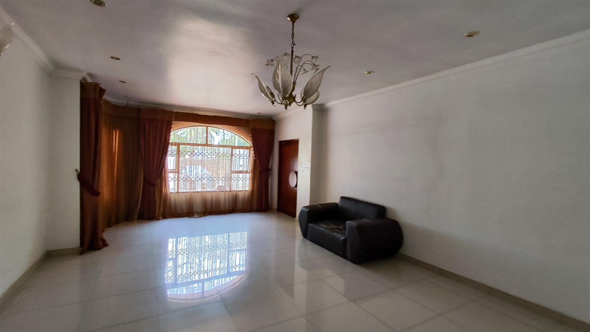 TV Room - 50 square meters of property in Brackendowns
