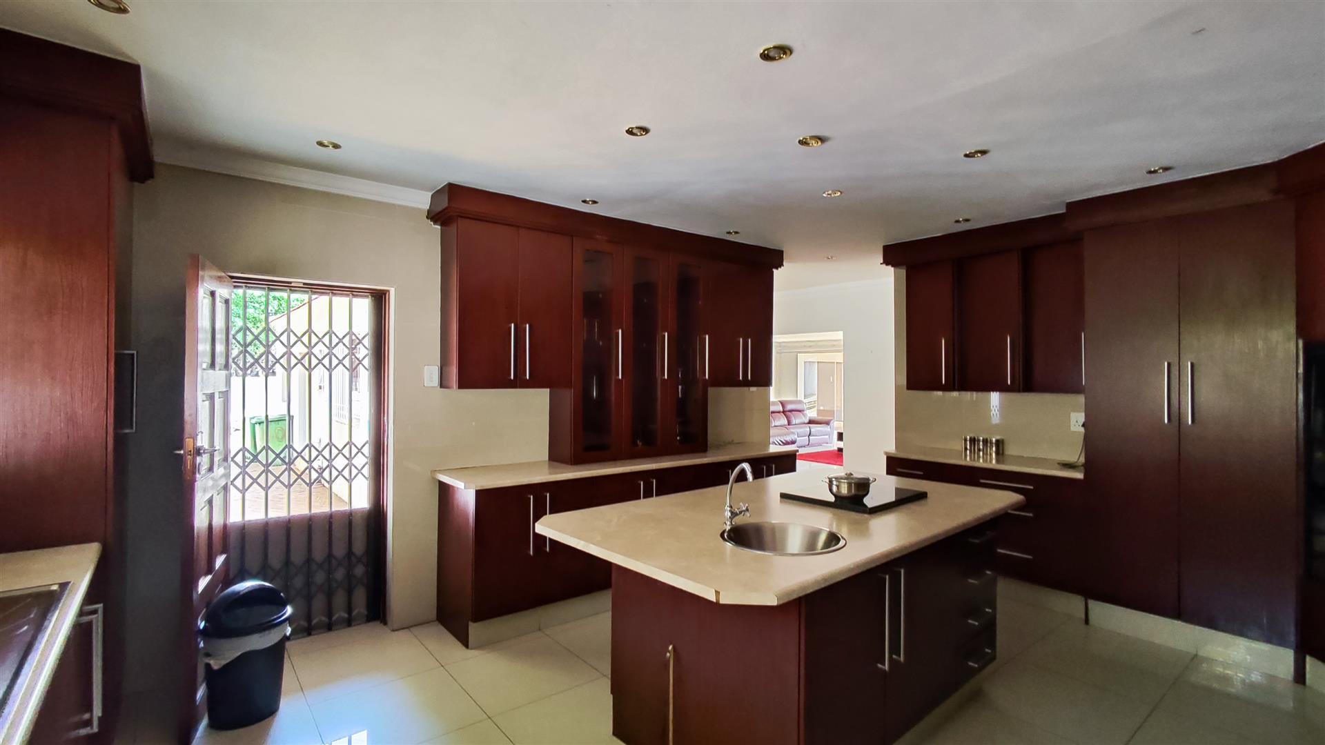 Kitchen - 29 square meters of property in Brackendowns