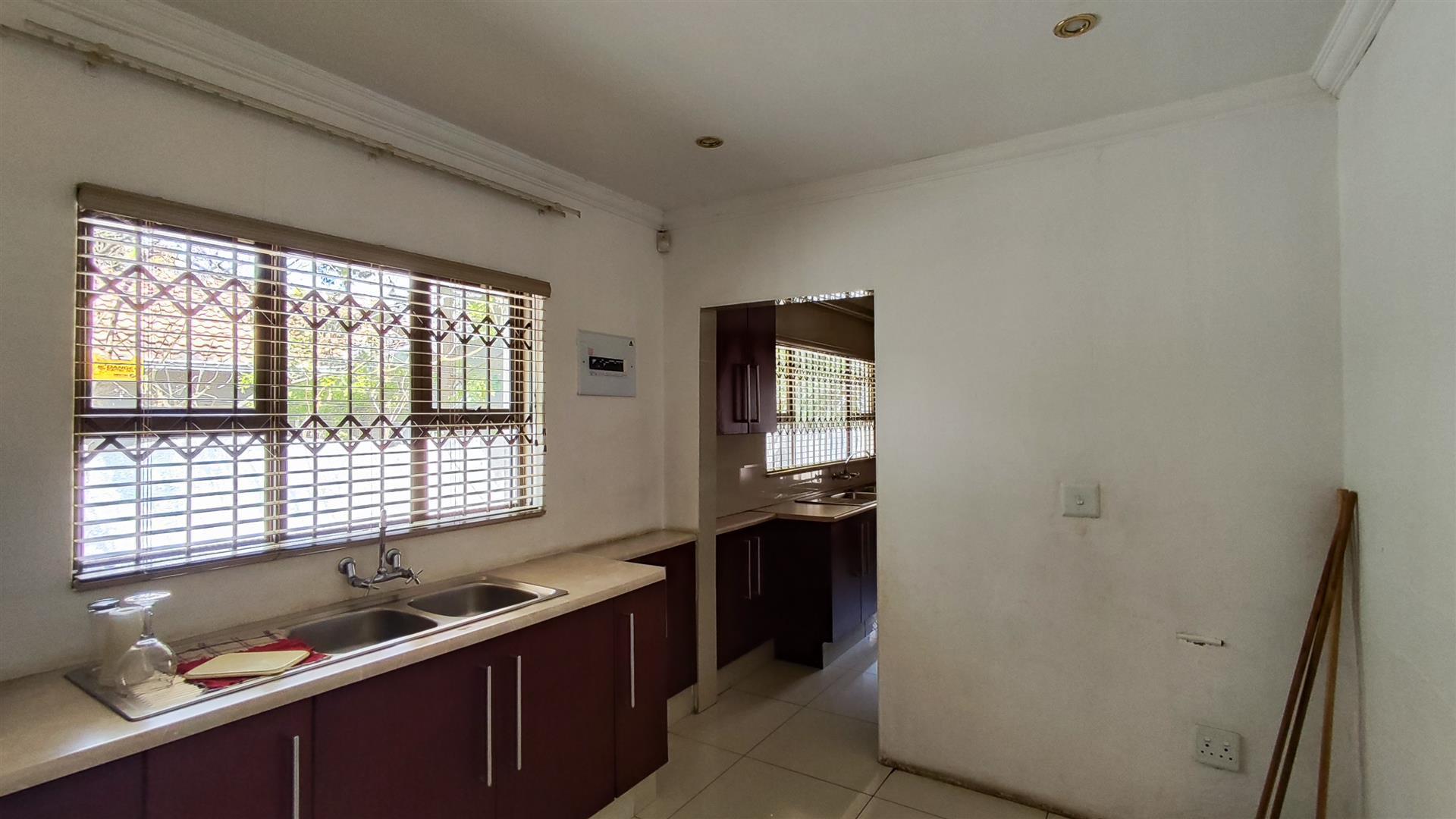 Scullery - 10 square meters of property in Brackendowns