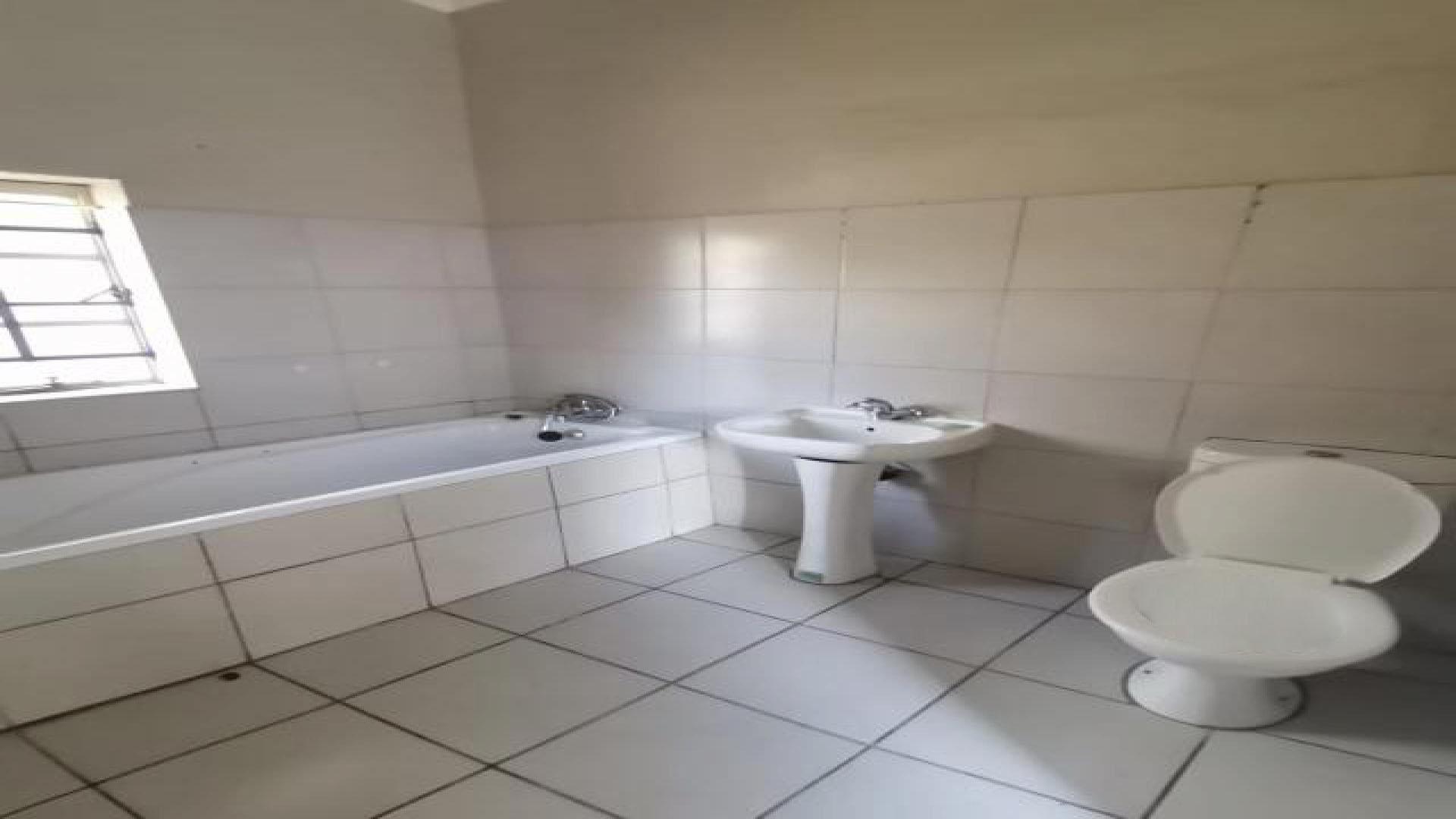 Main Bathroom of property in Frankfort