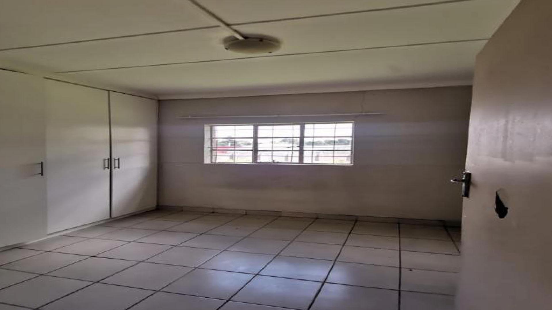 Bed Room 1 of property in Frankfort