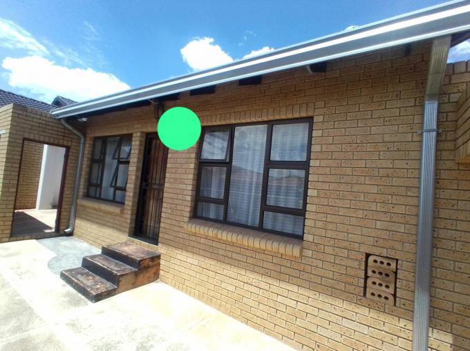 Property For Sale in Meadowlands MyRoof.co.za