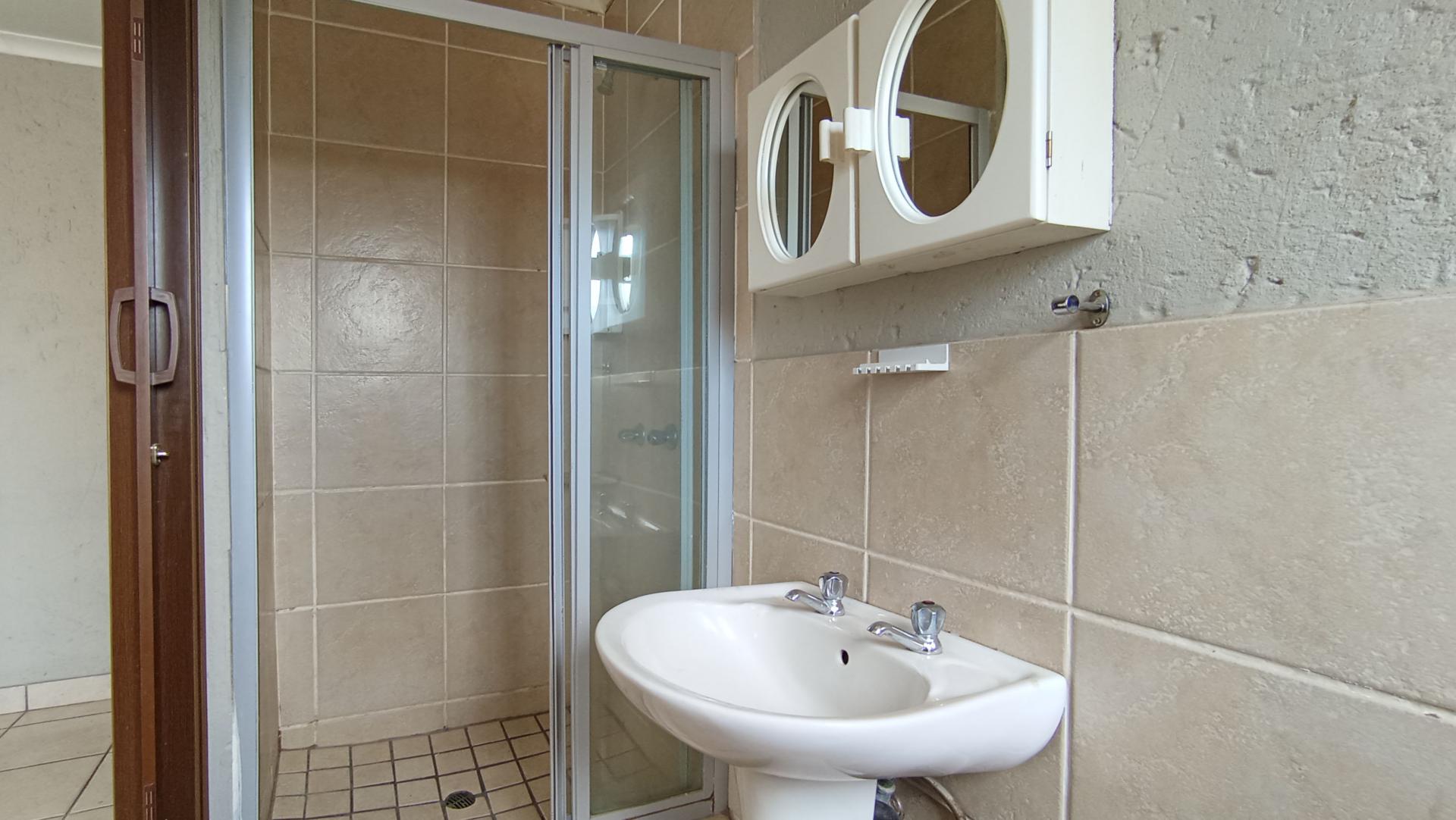 Bathroom 2 - 3 square meters of property in Amberfield