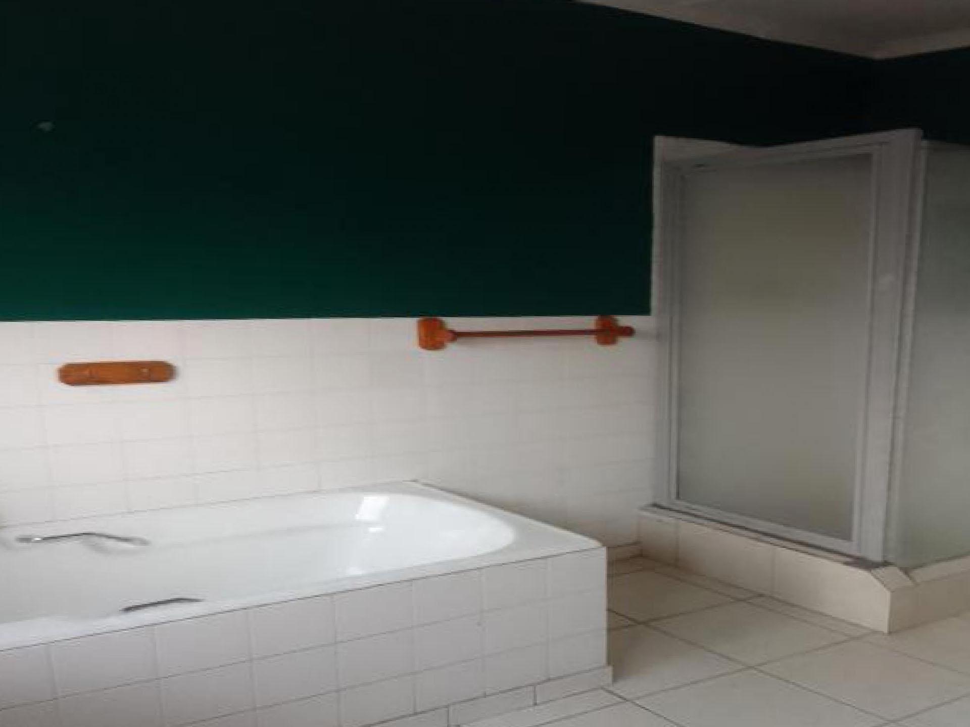 Bathroom 1 of property in Aliwal North