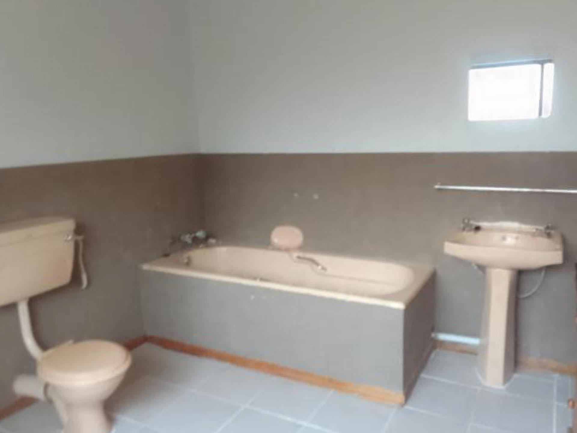 Main Bathroom of property in Aliwal North