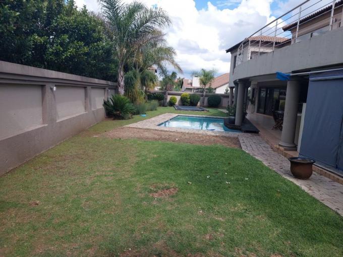 6 Bedroom House for Sale For Sale in Stone Ridge MR545012