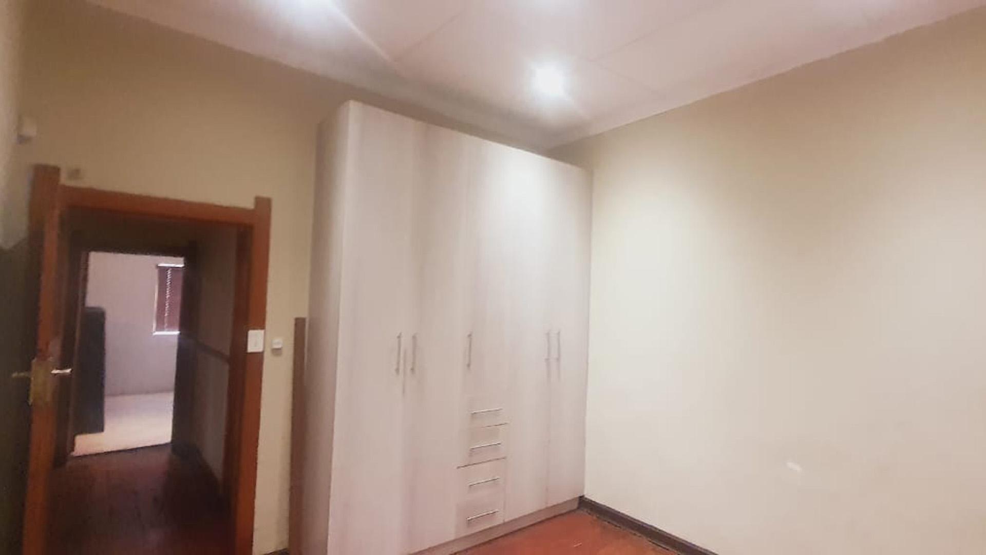 Bed Room 1 of property in Potchefstroom