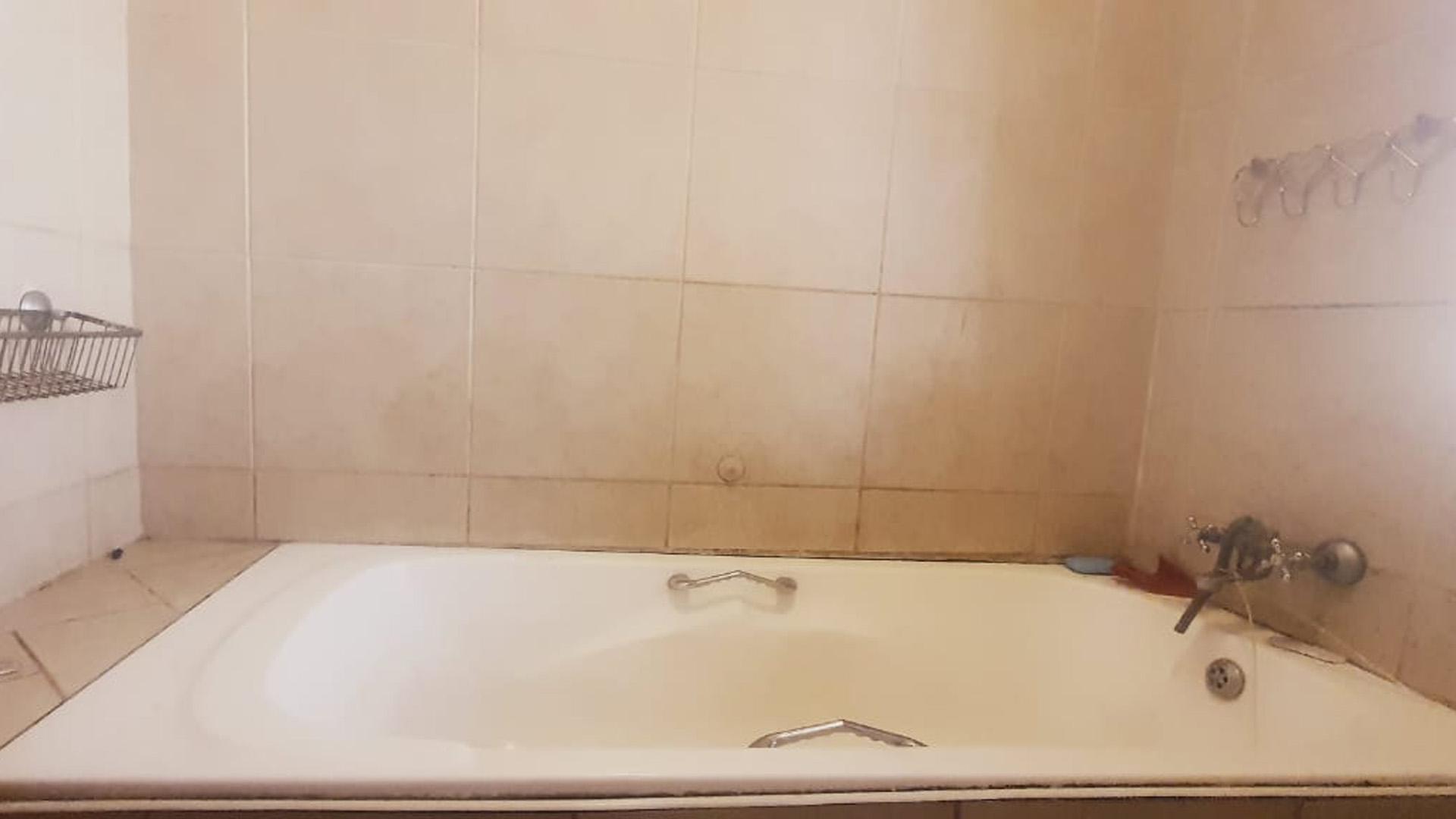 Bathroom 1 of property in Potchefstroom