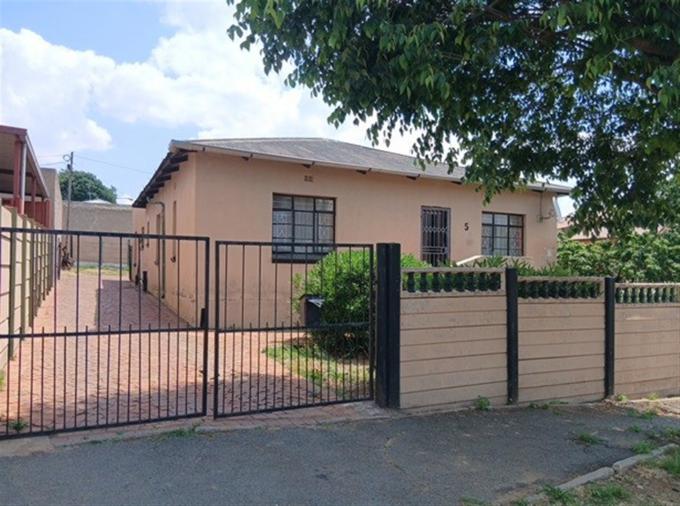 Standard Bank SIE Sale In Execution 3 Bedroom House for Sale in South Hills - MR545073